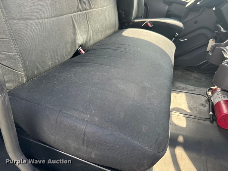 image for item DQ6775 2008 Freightliner Business Class M2  grain truck