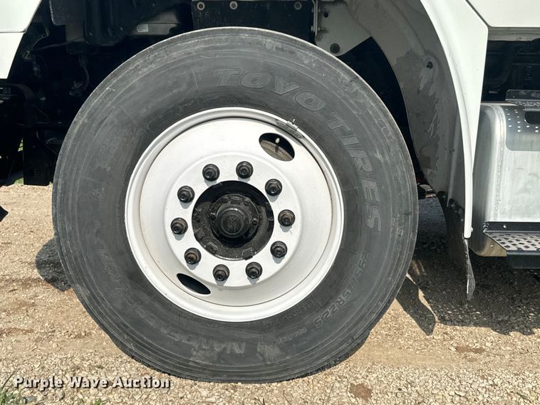 image for item DQ6775 2008 Freightliner Business Class M2  grain truck