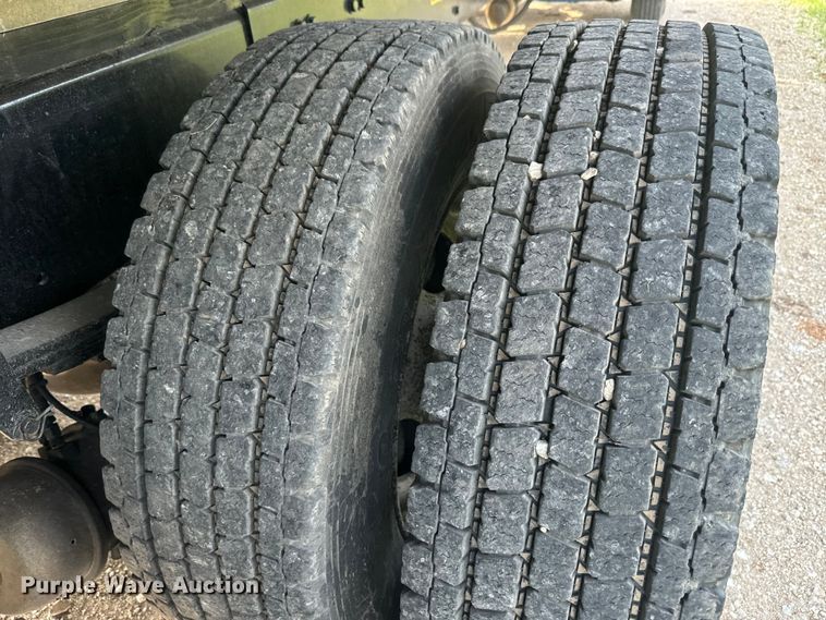 image for item DQ6775 2008 Freightliner Business Class M2  grain truck