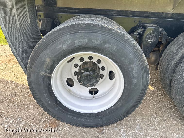 image for item DQ6775 2008 Freightliner Business Class M2  grain truck