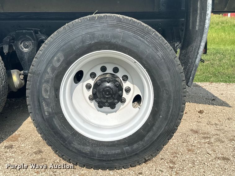 image for item DQ6775 2008 Freightliner Business Class M2  grain truck