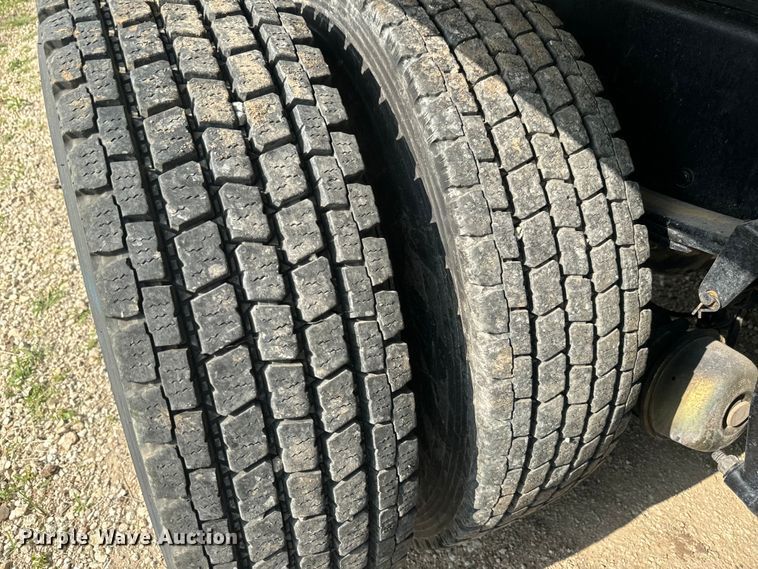 image for item DQ6775 2008 Freightliner Business Class M2  grain truck