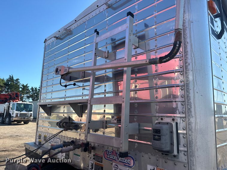 image for item DQ6786 2009 Wilson grain trailer