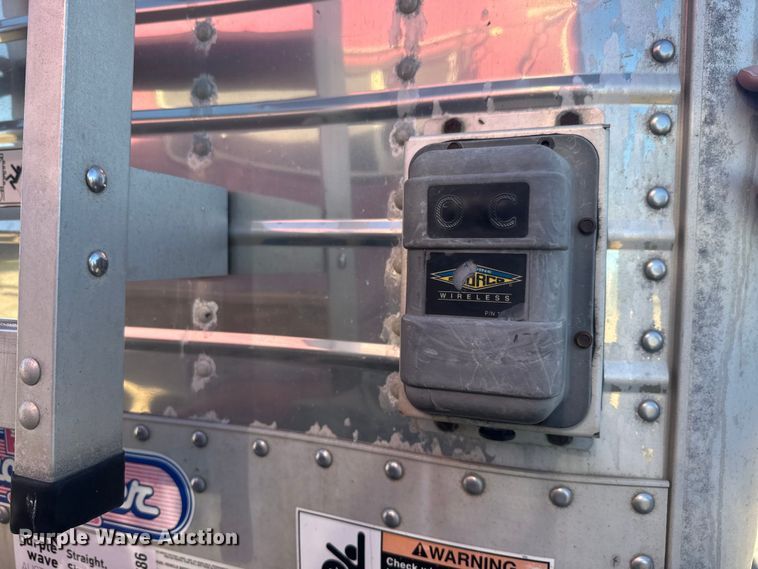 image for item DQ6786 2009 Wilson grain trailer