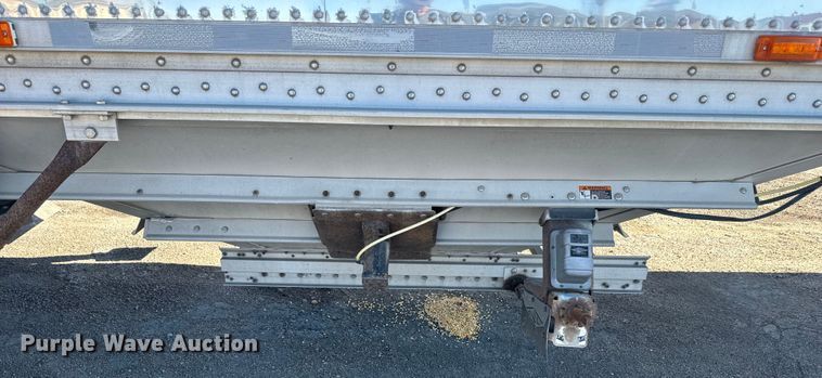 image for item DQ6786 2009 Wilson grain trailer