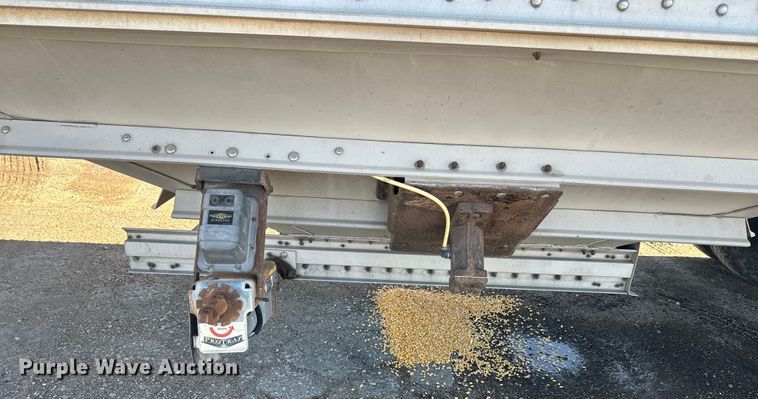 image for item DQ6786 2009 Wilson grain trailer