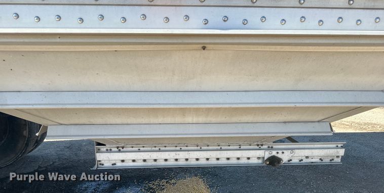 image for item DQ6786 2009 Wilson grain trailer