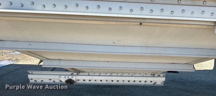 image for item DQ6786 2009 Wilson grain trailer