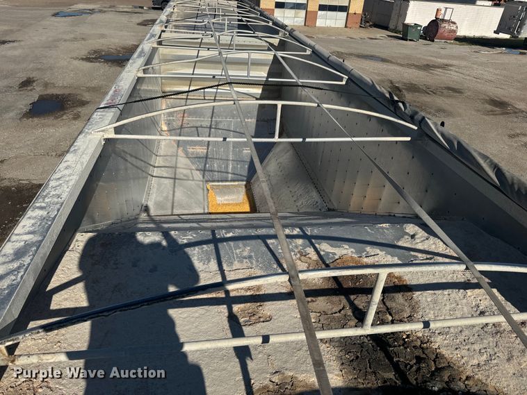 image for item DQ6786 2009 Wilson grain trailer