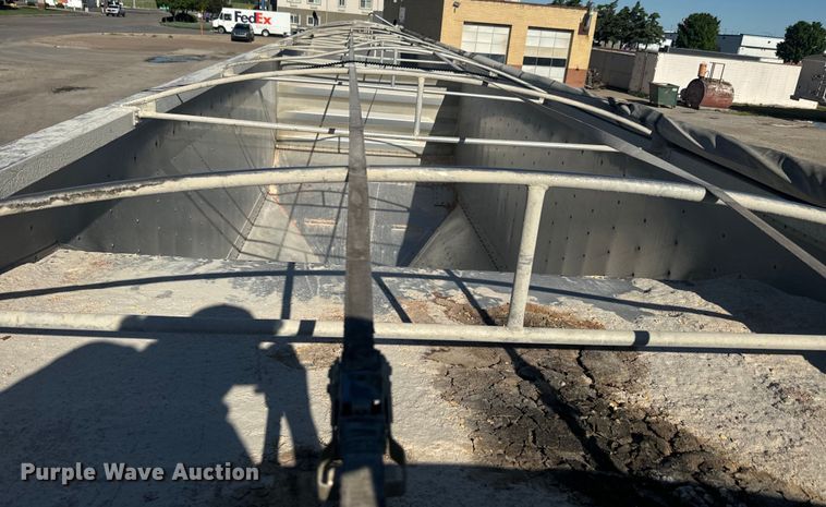 image for item DQ6786 2009 Wilson grain trailer