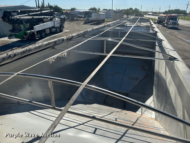 image for item DQ6786 2009 Wilson grain trailer