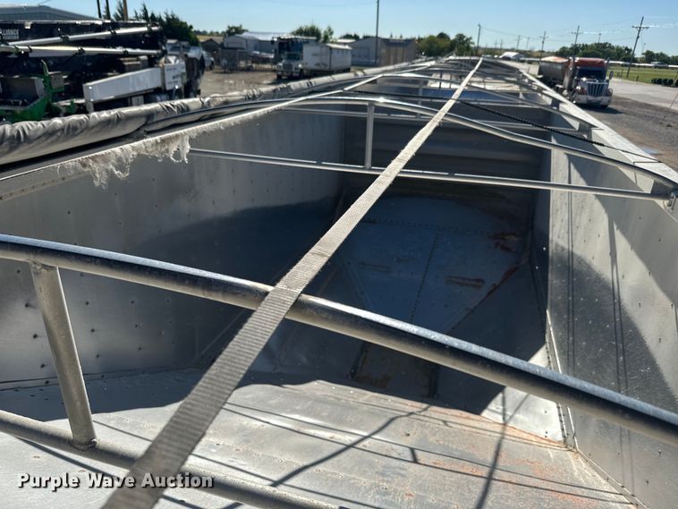 image for item DQ6786 2009 Wilson grain trailer