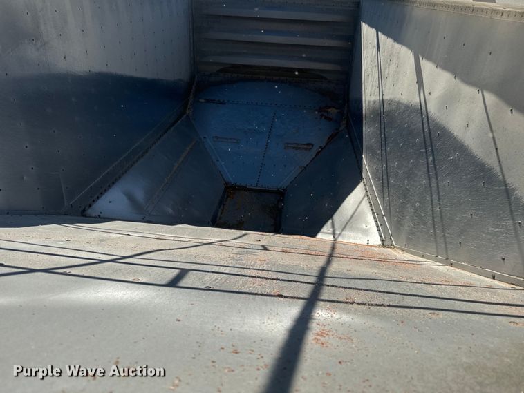 image for item DQ6786 2009 Wilson grain trailer