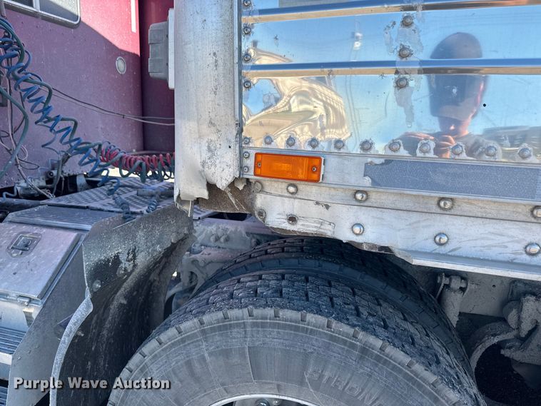 image for item DQ6786 2009 Wilson grain trailer