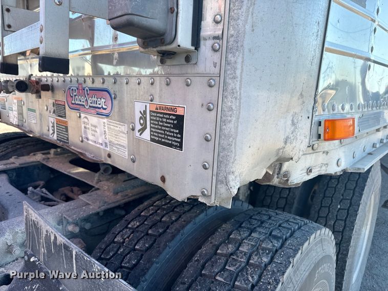 image for item DQ6786 2009 Wilson grain trailer