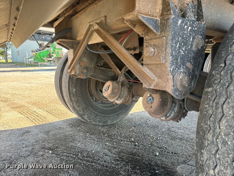 image for item DQ6786 2009 Wilson grain trailer