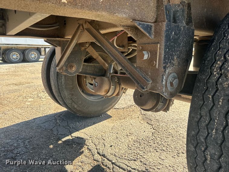 image for item DQ6786 2009 Wilson grain trailer