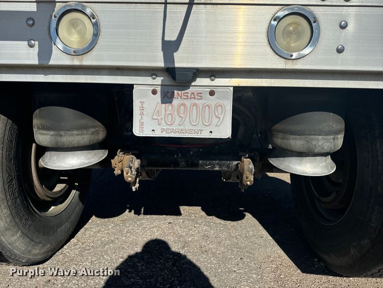 image for item DQ6786 2009 Wilson grain trailer