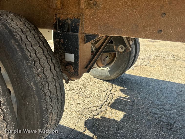image for item DQ6786 2009 Wilson grain trailer