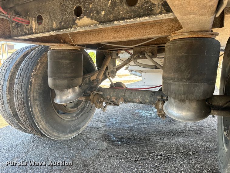 image for item DQ6786 2009 Wilson grain trailer