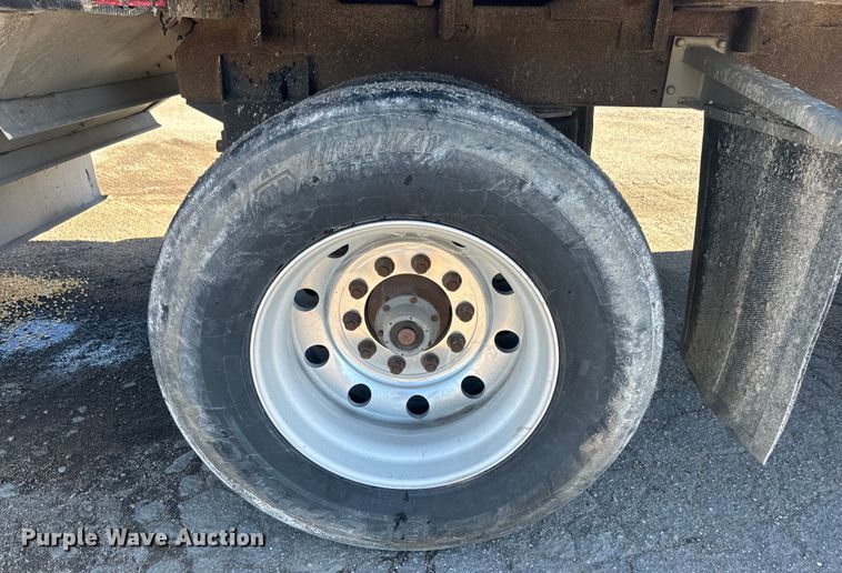 image for item DQ6786 2009 Wilson grain trailer