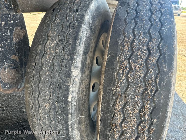 image for item DQ6786 2009 Wilson grain trailer