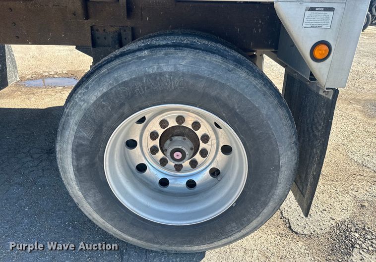 image for item DQ6786 2009 Wilson grain trailer