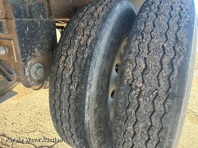 image for item DQ6786 2009 Wilson grain trailer