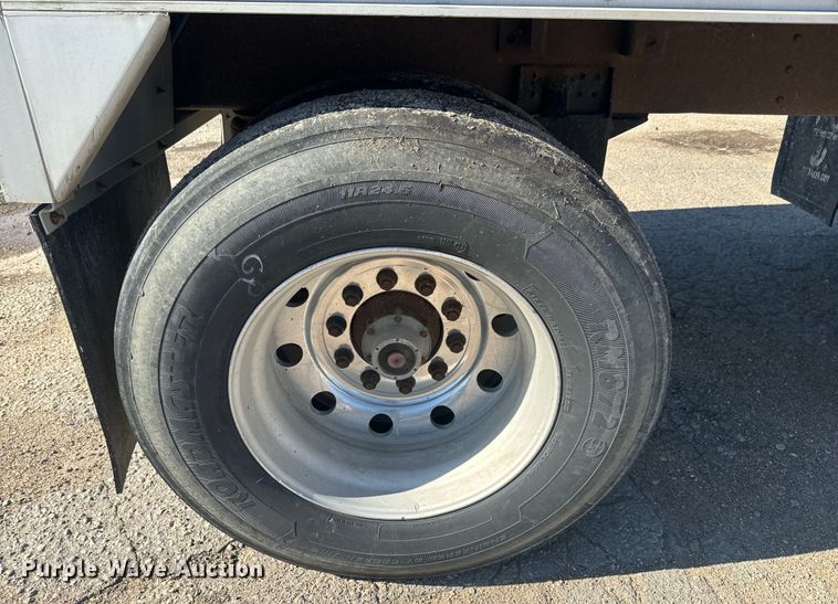 image for item DQ6786 2009 Wilson grain trailer