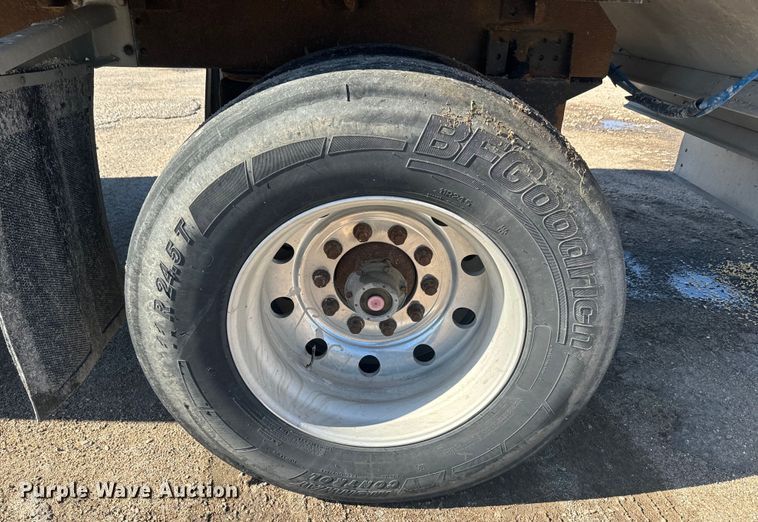 image for item DQ6786 2009 Wilson grain trailer