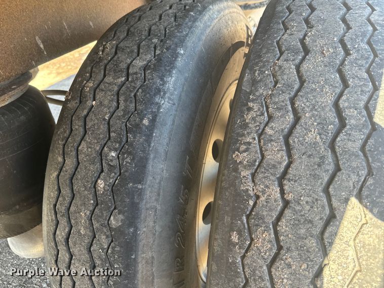 image for item DQ6786 2009 Wilson grain trailer