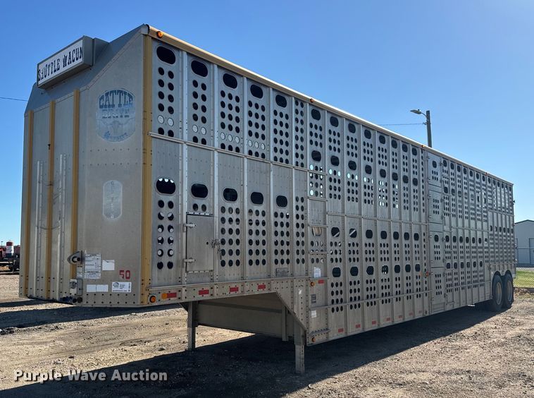 image for item DQ6787 2006 Merrit livestock trailer