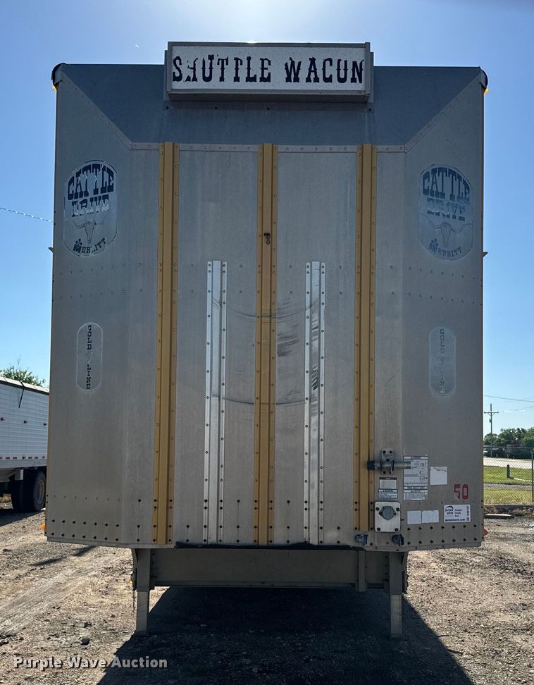 image for item DQ6787 2006 Merrit livestock trailer