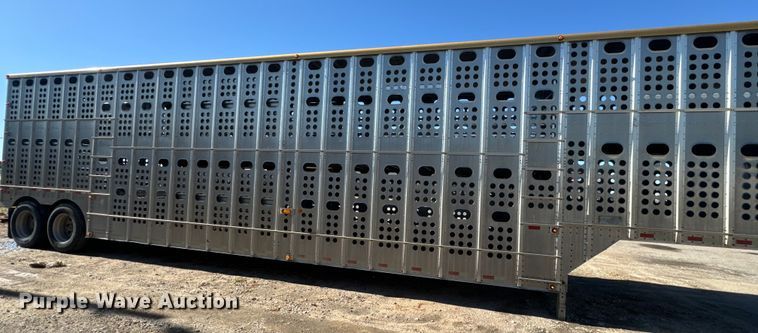 image for item DQ6787 2006 Merrit livestock trailer