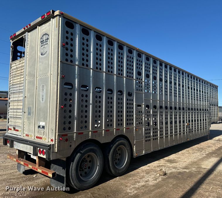 image for item DQ6787 2006 Merrit livestock trailer