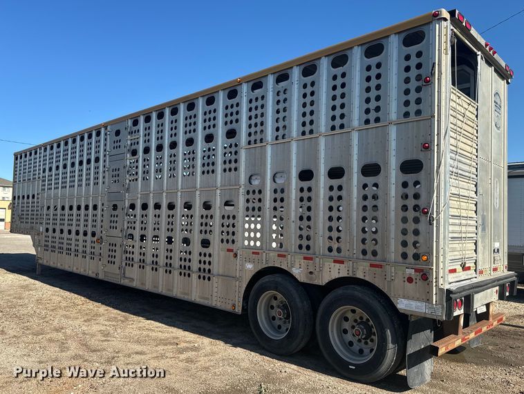 image for item DQ6787 2006 Merrit livestock trailer