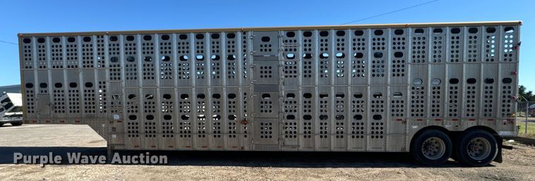 image for item DQ6787 2006 Merrit livestock trailer