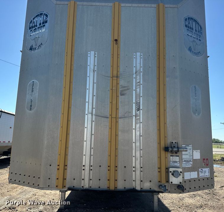 image for item DQ6787 2006 Merrit livestock trailer