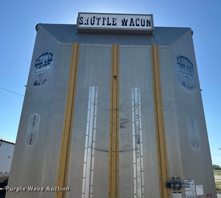 image for item DQ6787 2006 Merrit livestock trailer