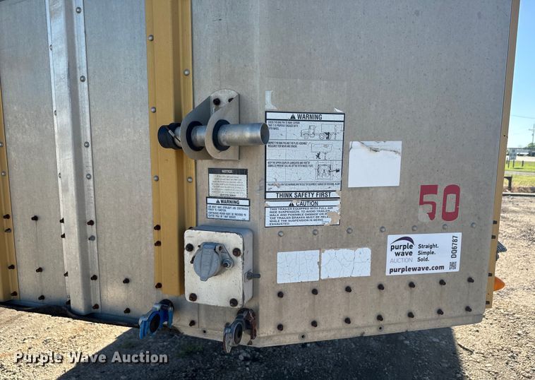 image for item DQ6787 2006 Merrit livestock trailer