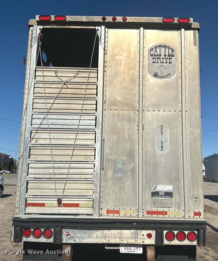 image for item DQ6787 2006 Merrit livestock trailer
