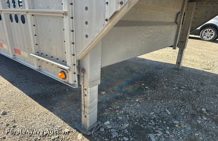 image for item DQ6787 2006 Merrit livestock trailer