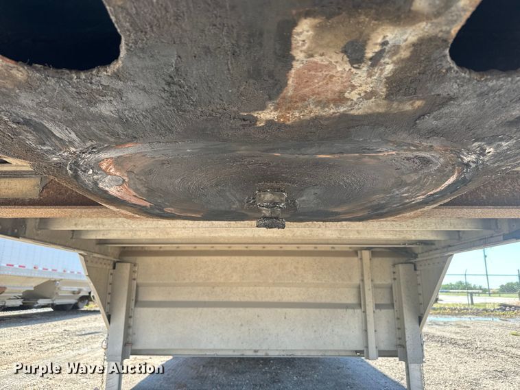 image for item DQ6787 2006 Merrit livestock trailer