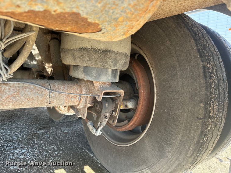 image for item DQ6787 2006 Merrit livestock trailer