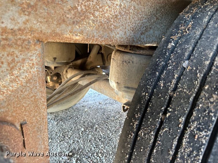 image for item DQ6787 2006 Merrit livestock trailer