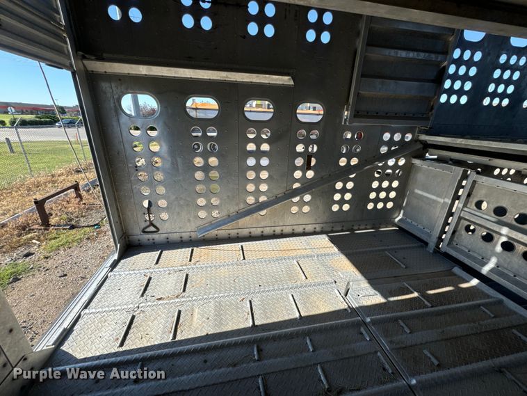 image for item DQ6787 2006 Merrit livestock trailer