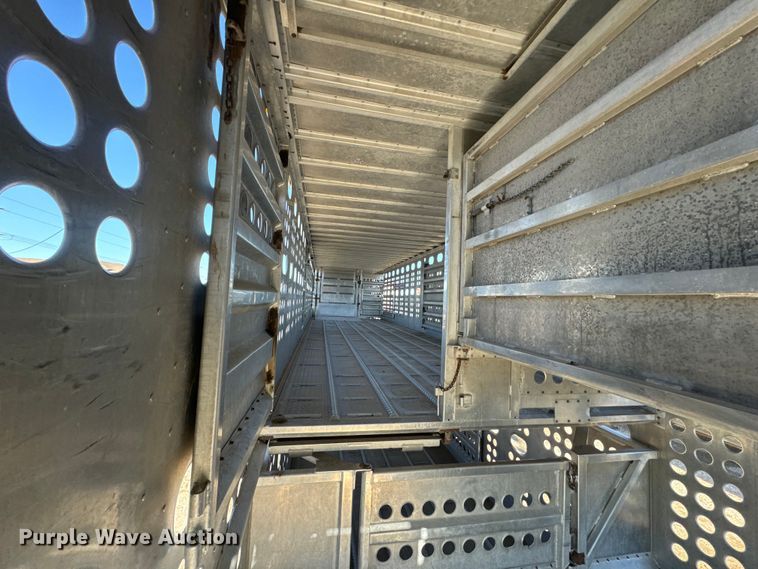 image for item DQ6787 2006 Merrit livestock trailer