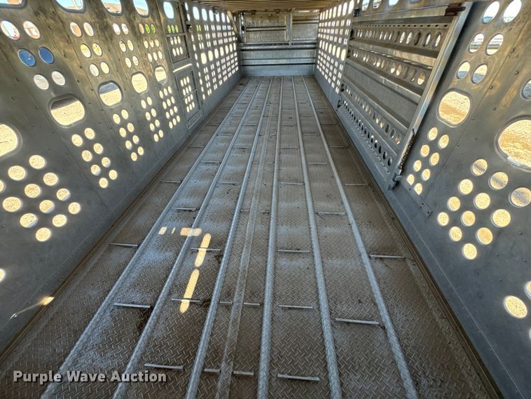 image for item DQ6787 2006 Merrit livestock trailer