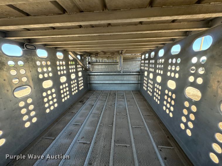 image for item DQ6787 2006 Merrit livestock trailer