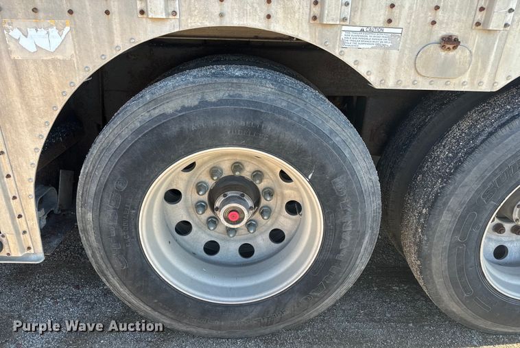 image for item DQ6787 2006 Merrit livestock trailer